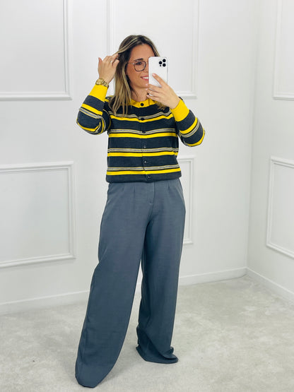 CARDIGAN DE MALHA ÀS RISCAS EM CINZA E AMARELO