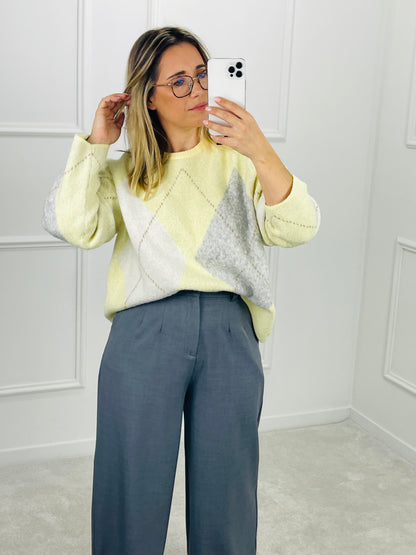 CAMISOLA DE MALHA COM PADRÃO LOSANGOS EM AMARELO SUAVE