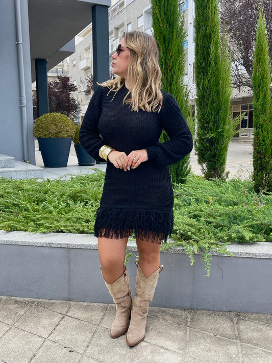 VESTIDO DE MALHA COM FRANJAS PRETO