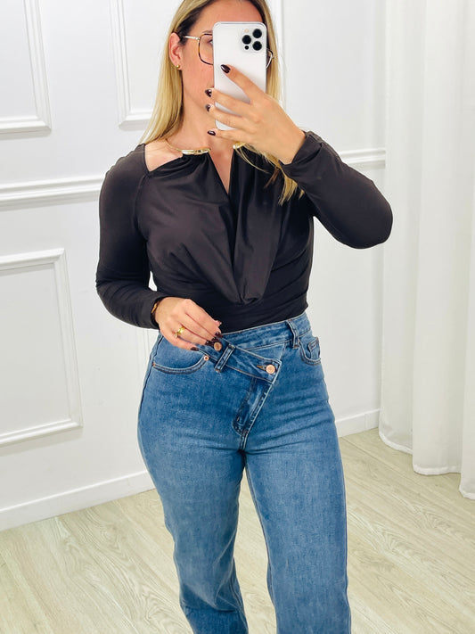 CAMISOLA DETALHE DOURADO GOLA CASTANHO