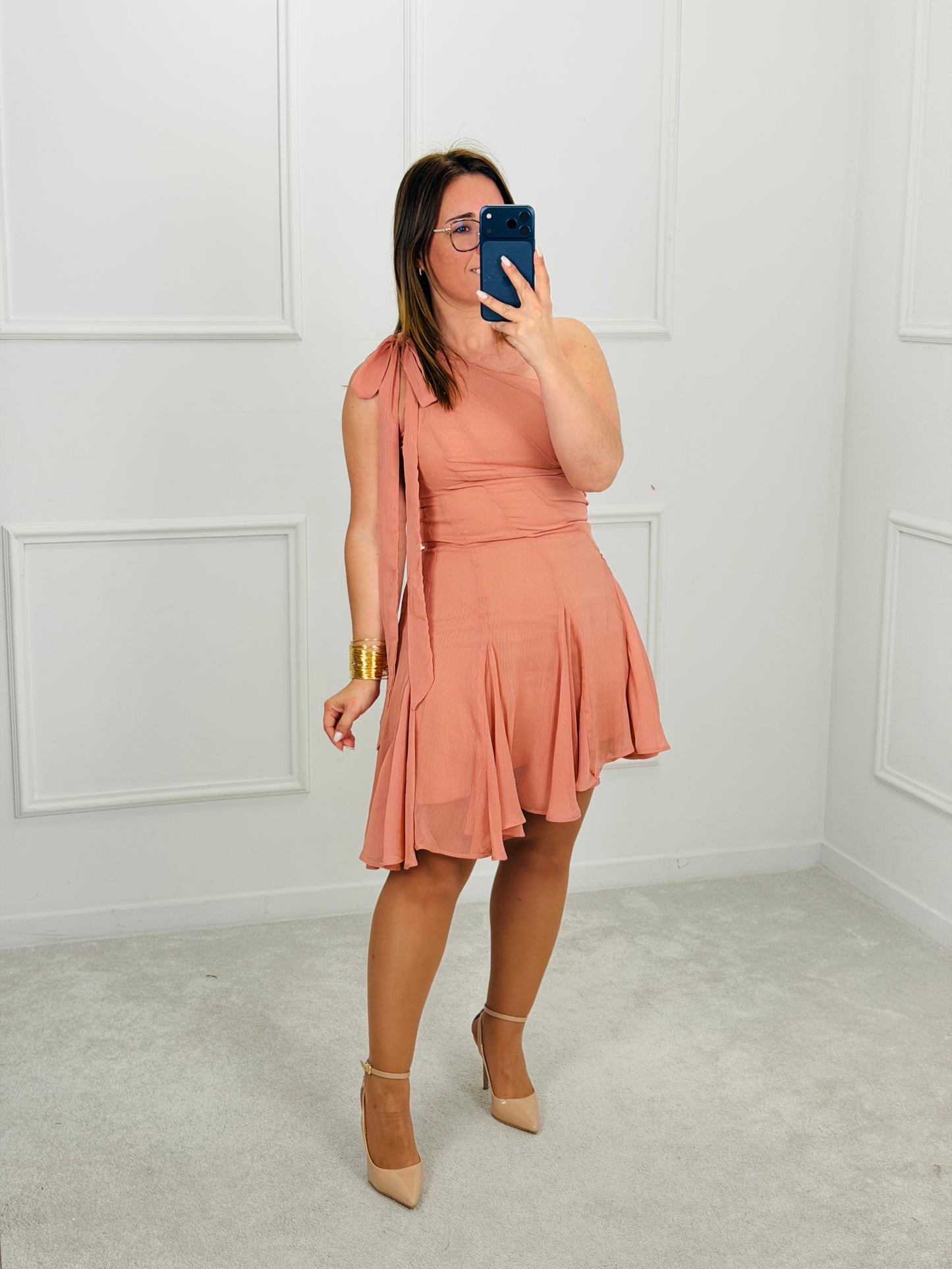 VESTIDO ASSIMÉTRICO FLUÍDO