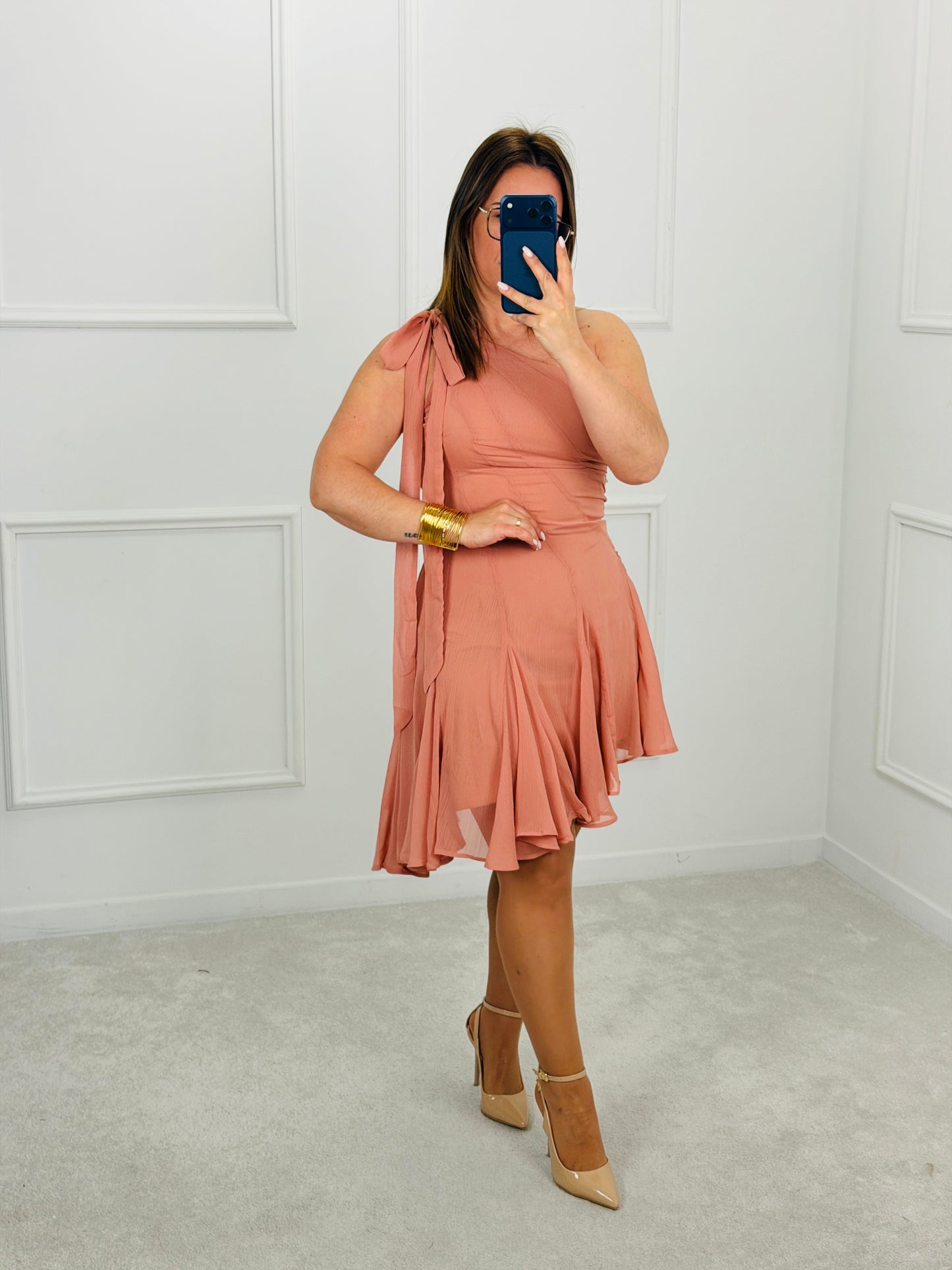 VESTIDO ASSIMÉTRICO FLUÍDO