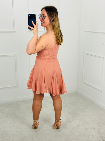 VESTIDO ASSIMÉTRICO FLUÍDO