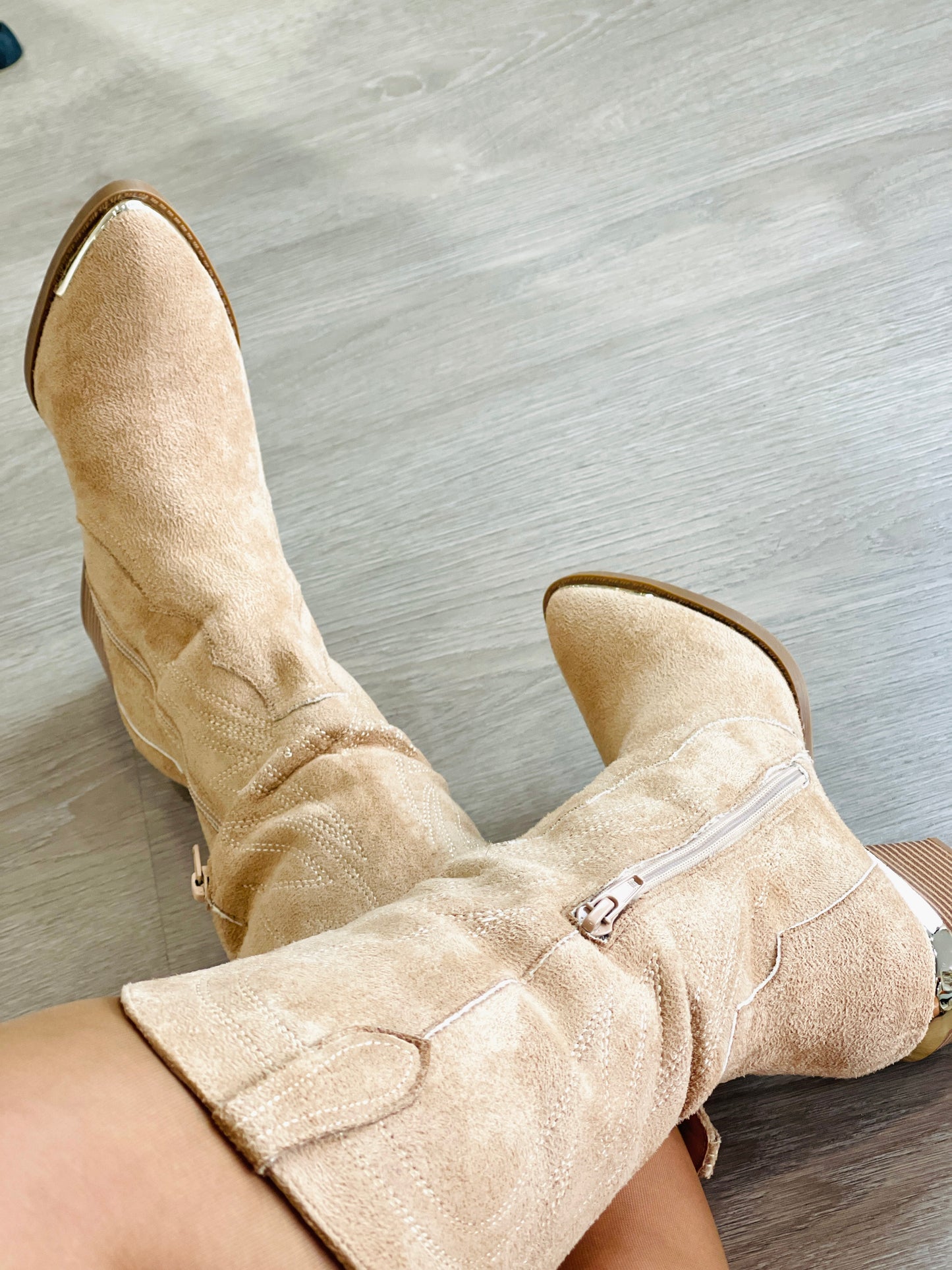 TEXANA BEGE DETALHES DOURADOS