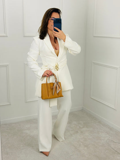 CONJUNTO ALFAITARIA DETALHE DOURADO