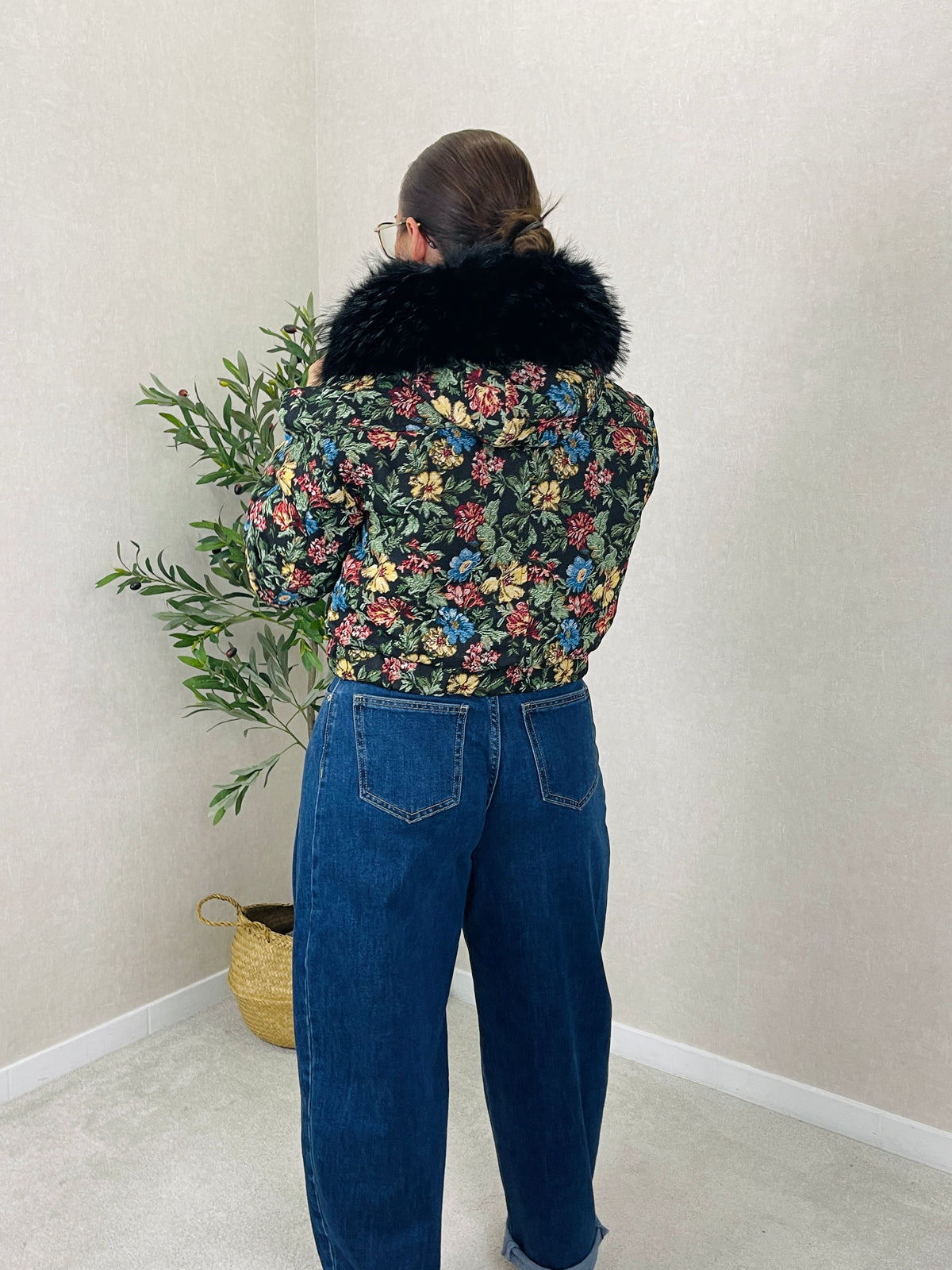 Casaco Floral com Gola de Pelo Preto