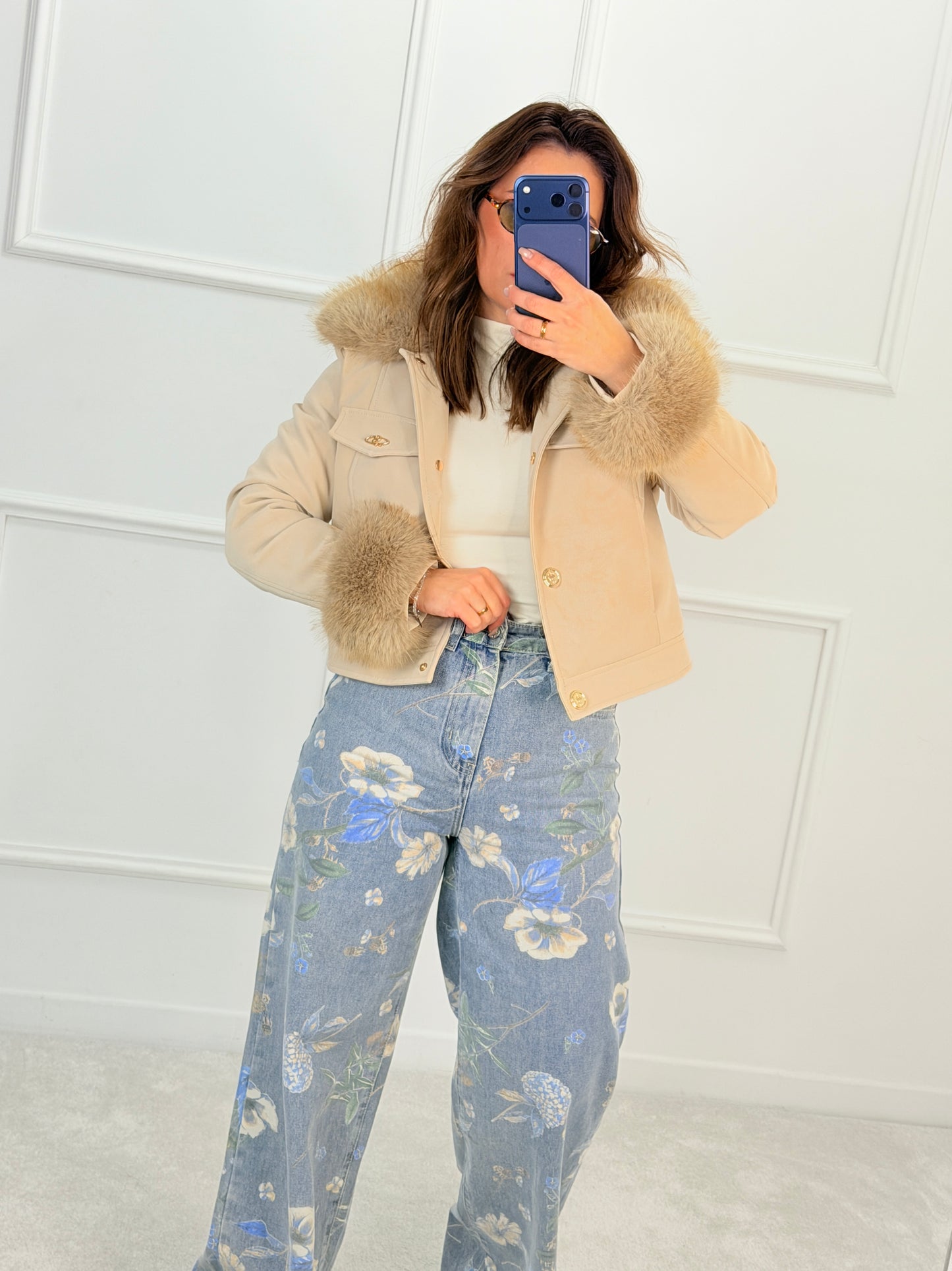 CASACO BEGE COM PELO