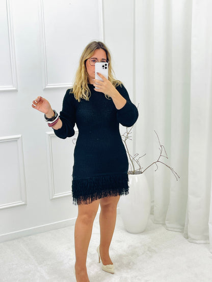 VESTIDO DE MALHA COM FRANJAS PRETO