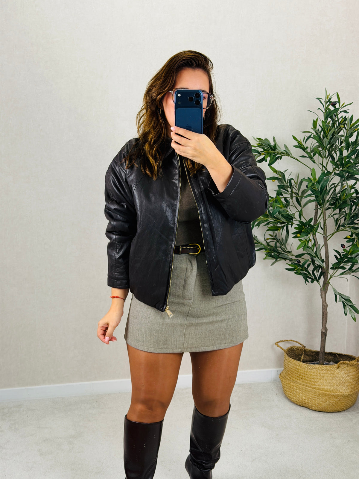 Saia Curta Bege com Cinto Castanho
