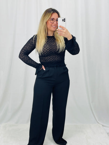 CAMISOLA PRETA COM TRANSPARÊNCIA