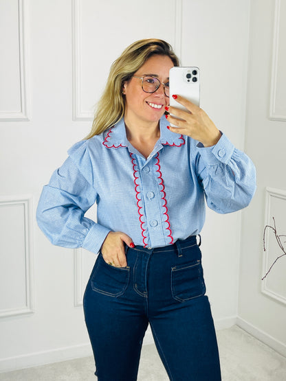 CAMISA XADREZ COM DETALHES VERMELHOS