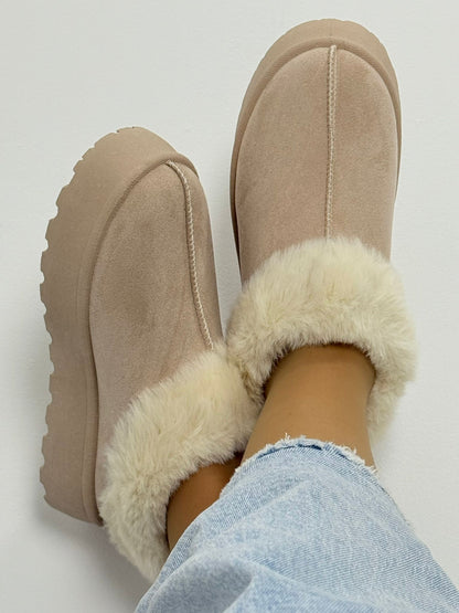 PANTUFA BEGE COM PELO