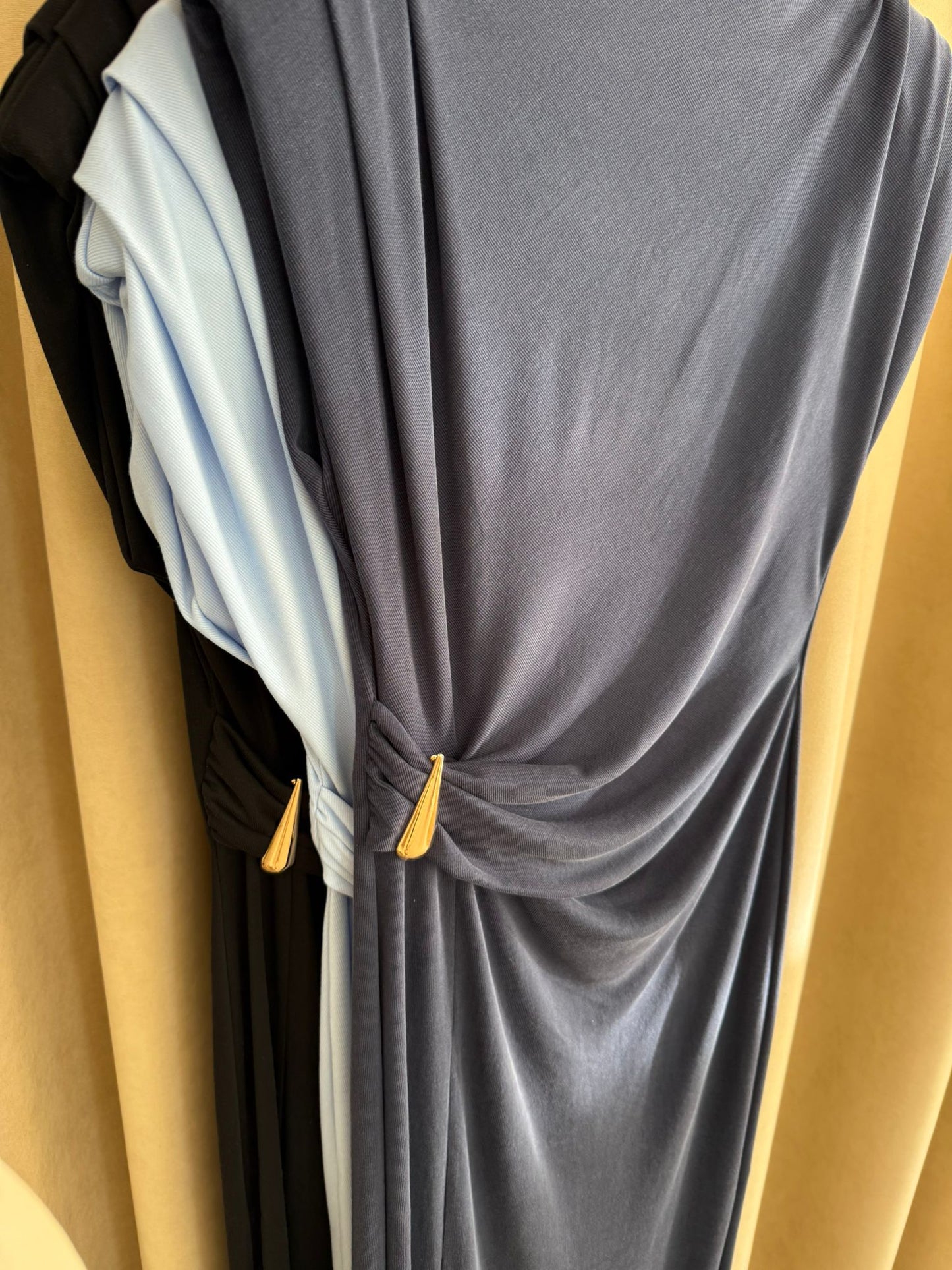 VESTIDO MIDI DETALHE GOLD